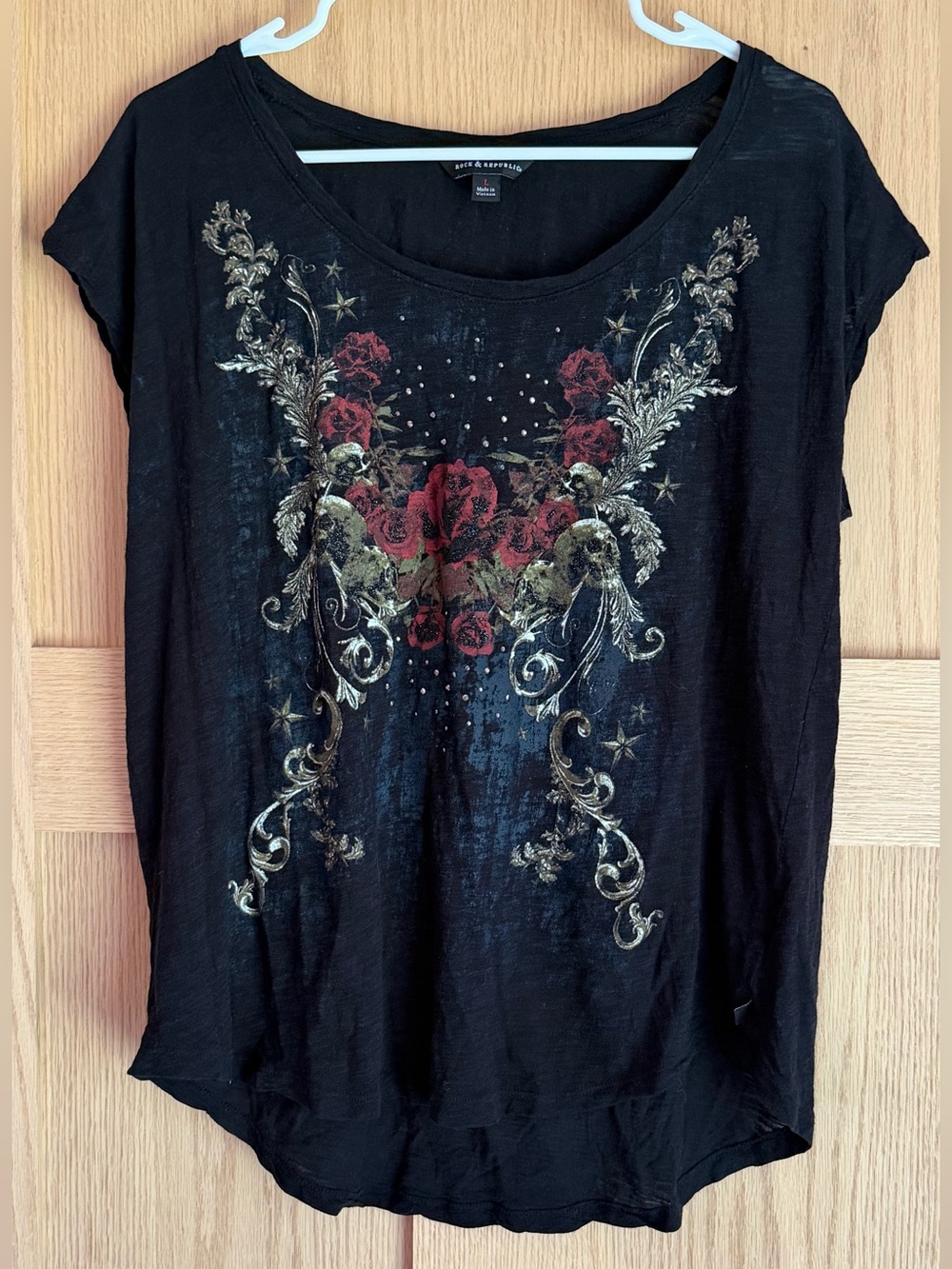 Rock & Republic Black Short-Sleeve Tee with Red Rose and Gold Scrolls